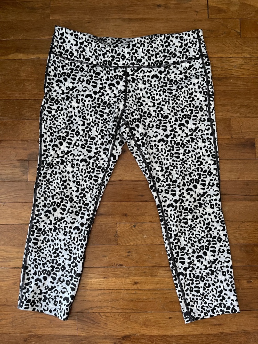 Nike Dri Fit XL Black and White Leopard Print Leggings